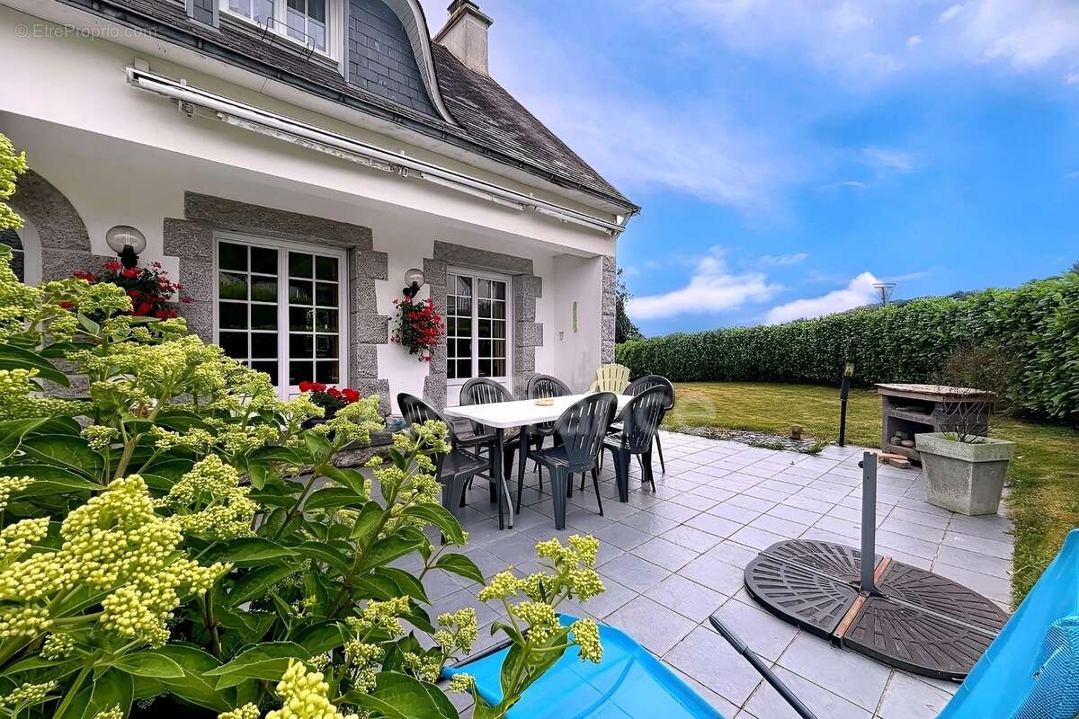 LE JUCH(29) Maison néo-bretonne de 148m² sur un terrain de 1000m², 4 chambres, garage, sous-sol - photo 3