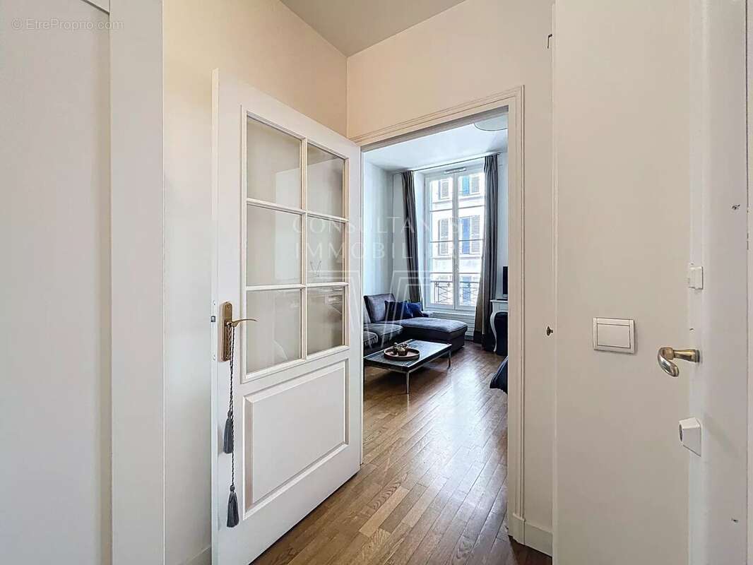 Place de la madeleine - pied-a-terre lumineux - photo 6