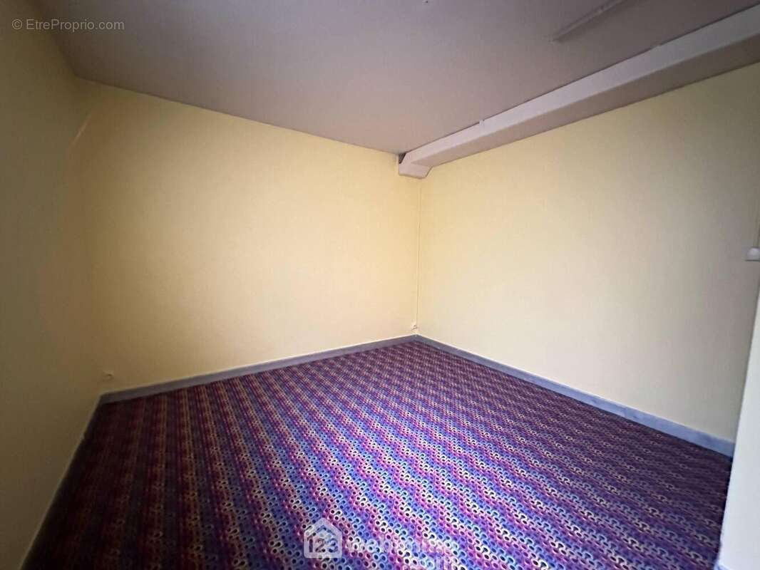 Le troisième de 15 m², parfaitement adaptés aux professions libérales ou ... - Commerce à LAON