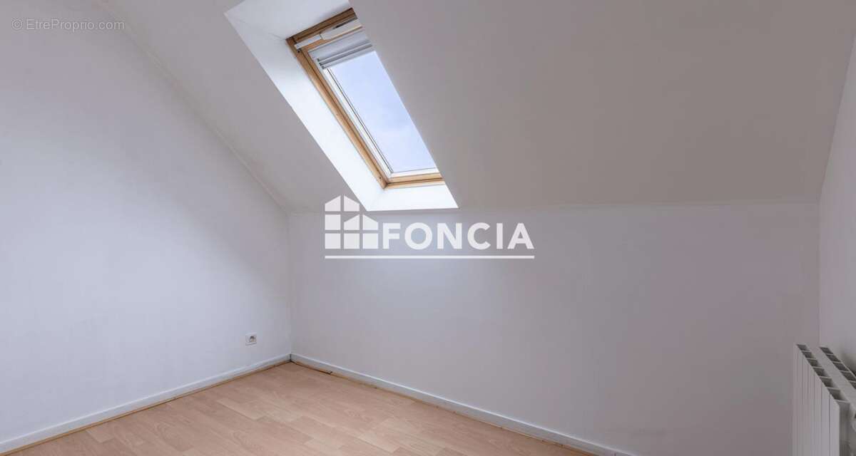 Maison à LE THILLAY