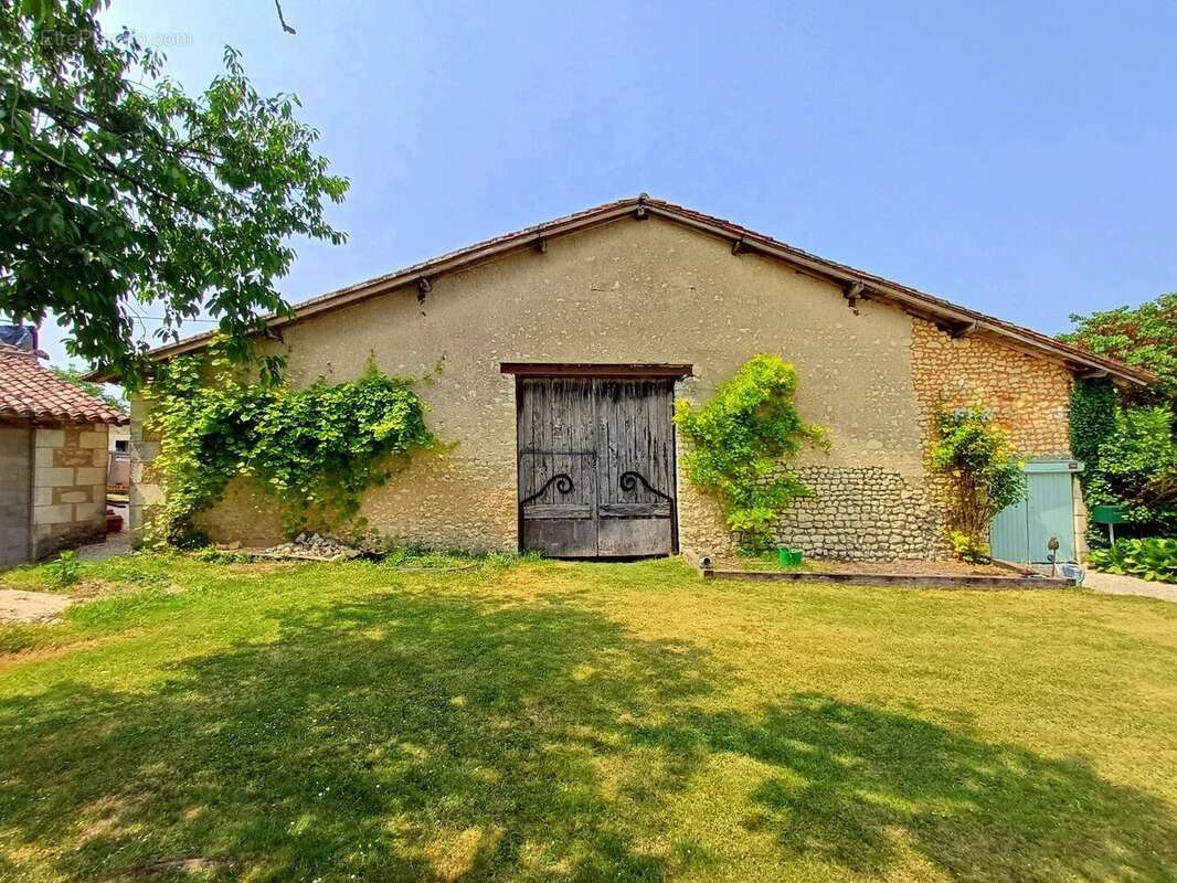 Maison à AUBETERRE-SUR-DRONNE