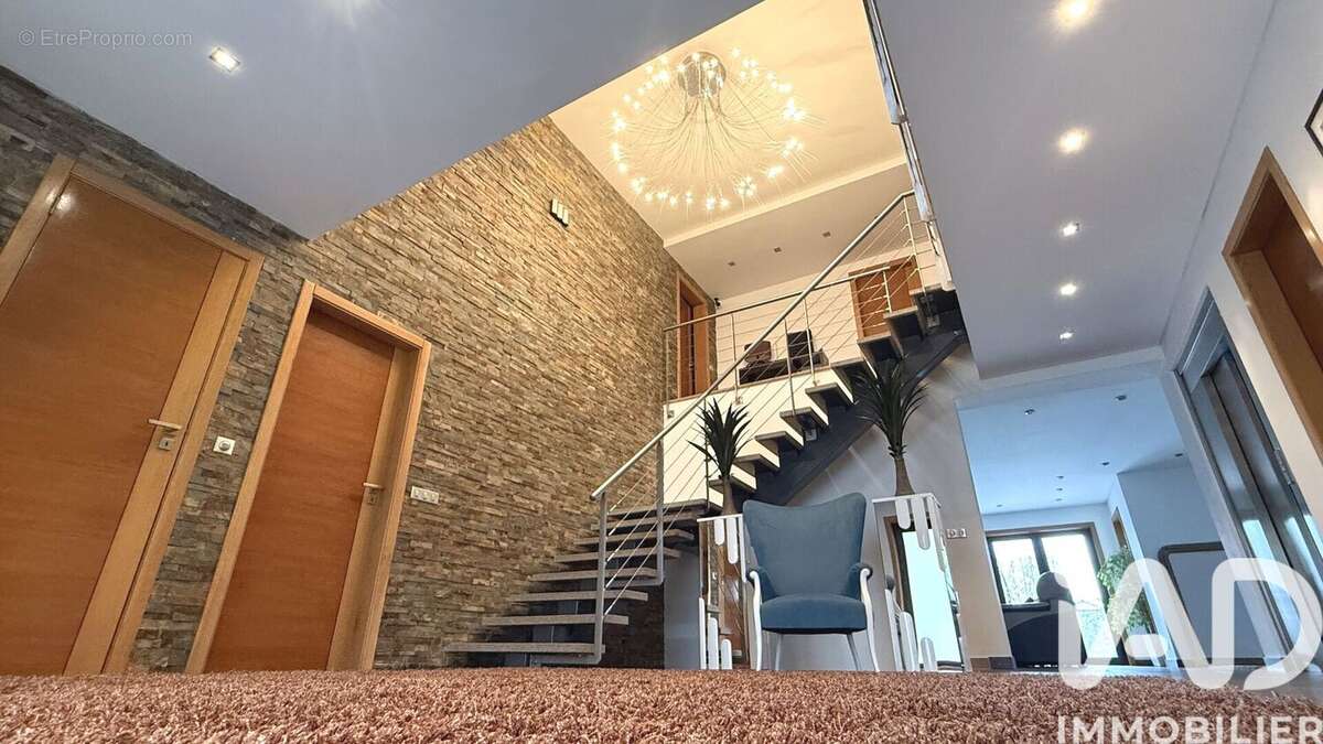 Maison 510 m² à Chatillon-Sur-Marne  - photo 8