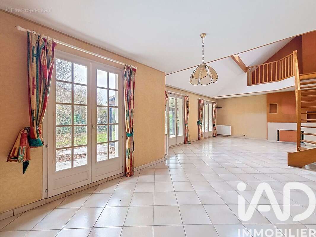 Photo 5 - Maison à SAINT-PIERRE-DU-PERRAY