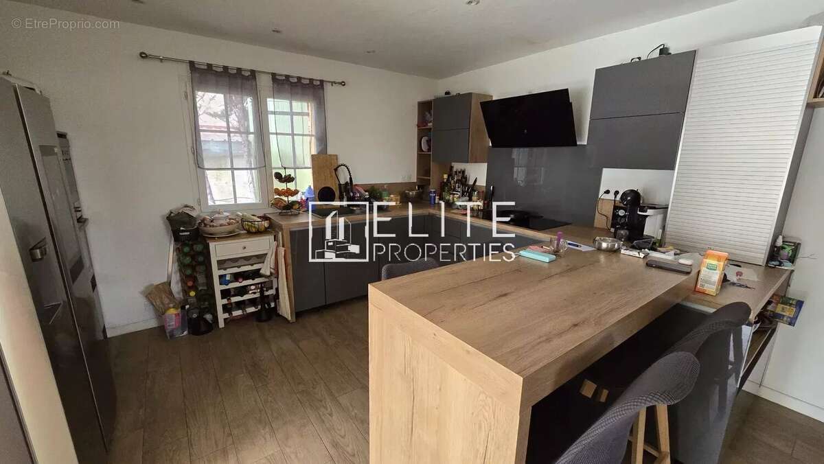 Commerce à TOURRETTES