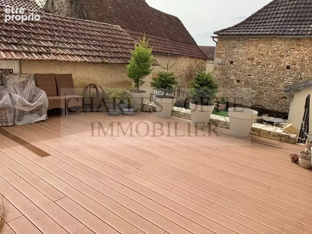 Maison de village pleine de charme avec dépendances, cour intérieure et terrasse  à deux pas des commerces - photo 2