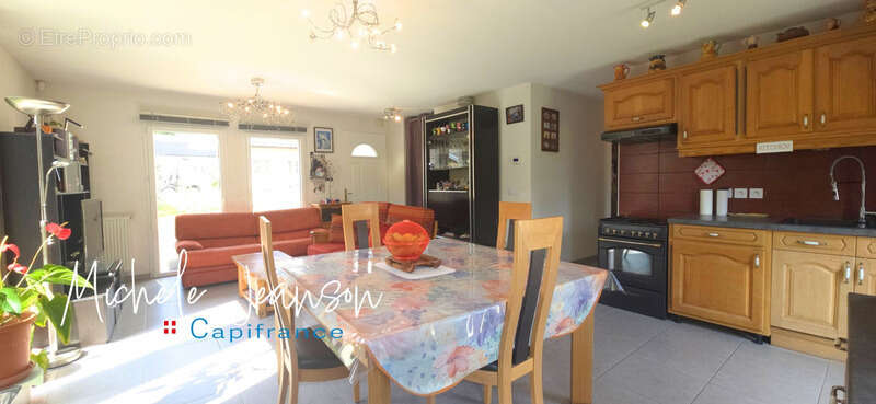 Maison à GILLY-SUR-ISERE