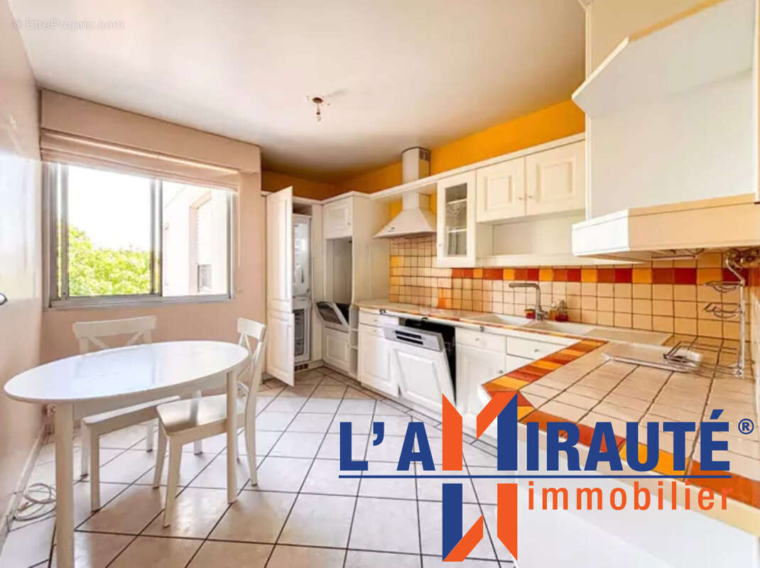 Appartement à SARTROUVILLE