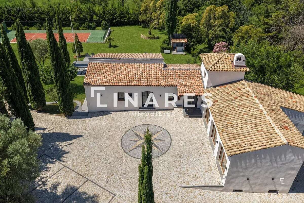 L'ICONIQUE - Villa T6 de 343m² - Dépendance - Piscine - Court de tennis - Terrain de 8000m² - 13420 GEMENOS - photo 26