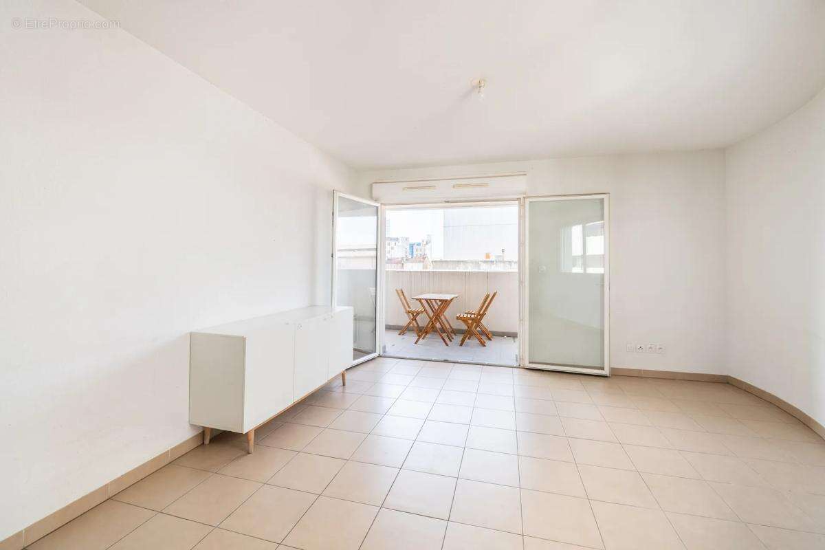 Appartement à MARSEILLE-3E