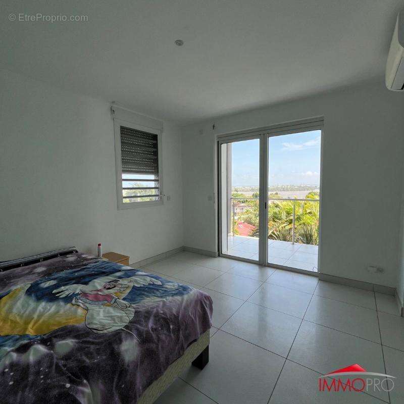 Maison à PETIT-BOURG