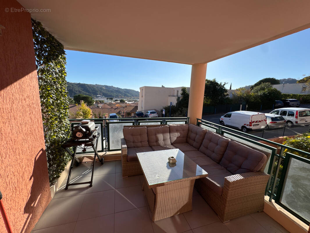 Appartement à CARROS