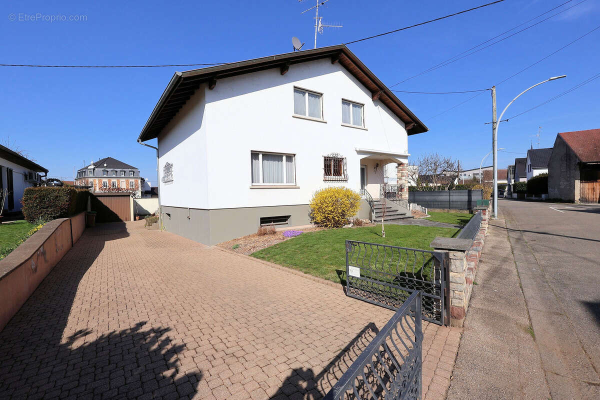 Maison à VILLAGE-NEUF