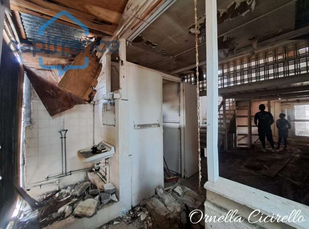 EN EXCLUSIVITÉ – Immeuble de rapport à rénover – Pointe-à-Pitre (971) - photo 5