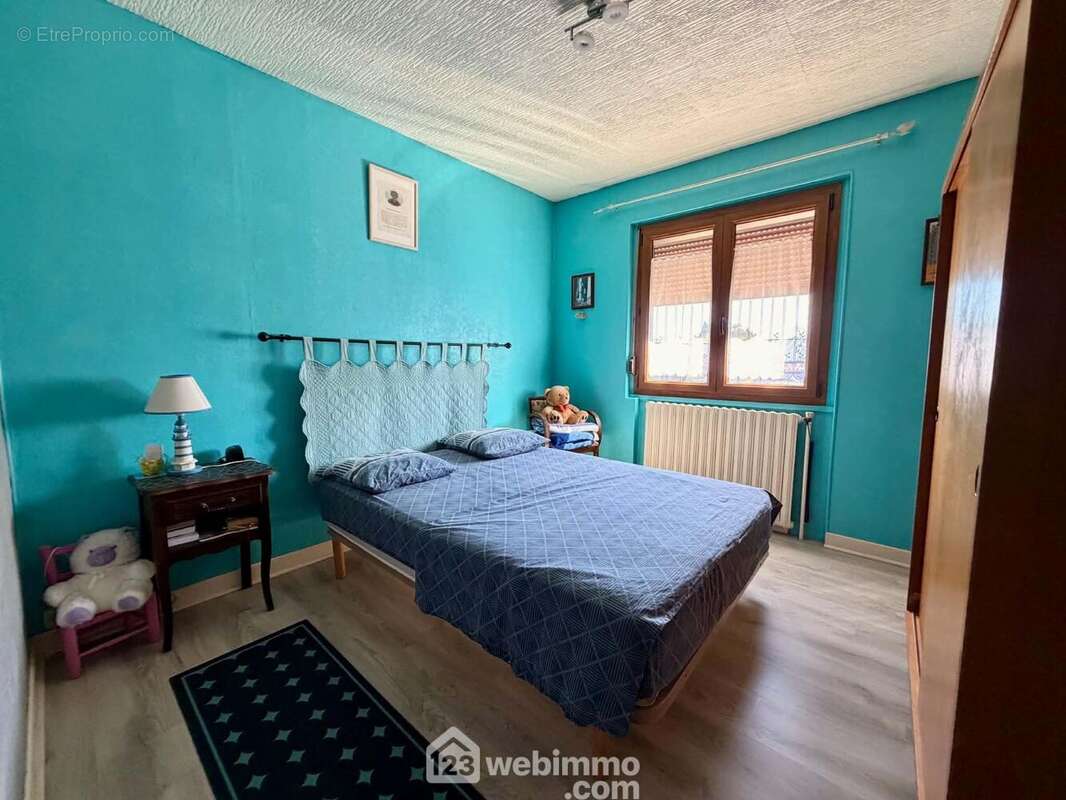 Une première chambre