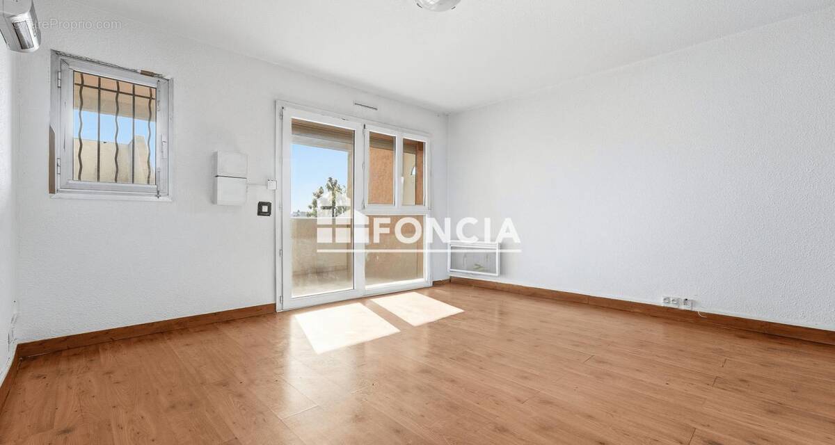 Appartement à SAINT-LAURENT-DU-VAR