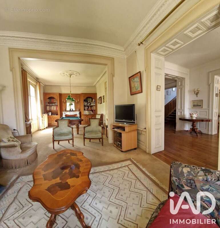 Maison 270 m² à Terrasson-Lavilledieu  - photo 3