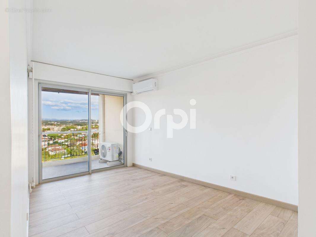 Cannes marina - renove - etage eleve - t4 traversant - orientation sud ouest nord - photo 7