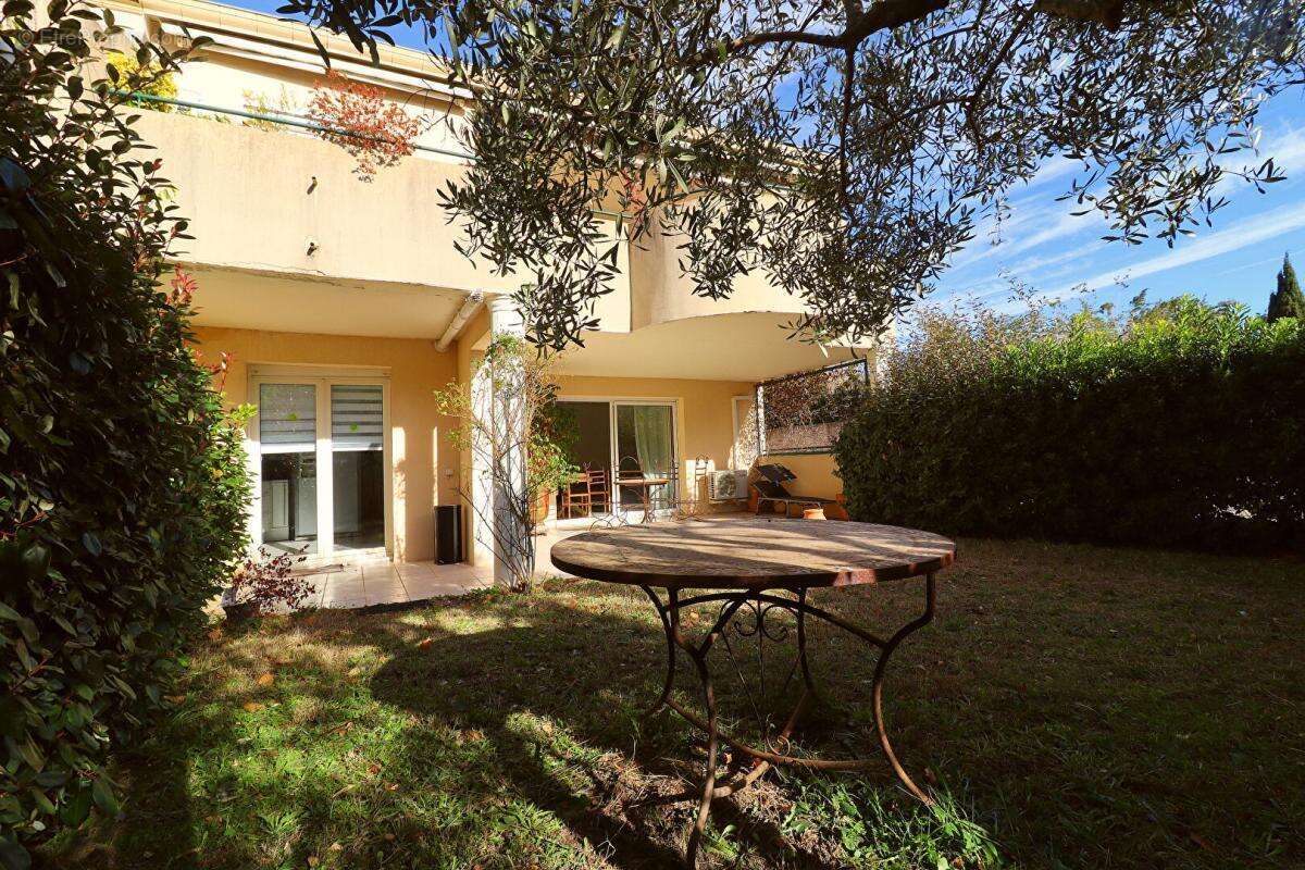 Appartement à VILLENEUVE-LES-AVIGNON