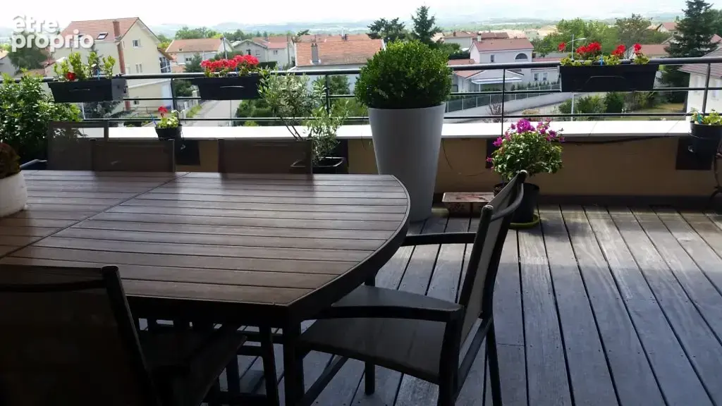 St Rambert - Appartement T3 bis de 100 m² - photo 1