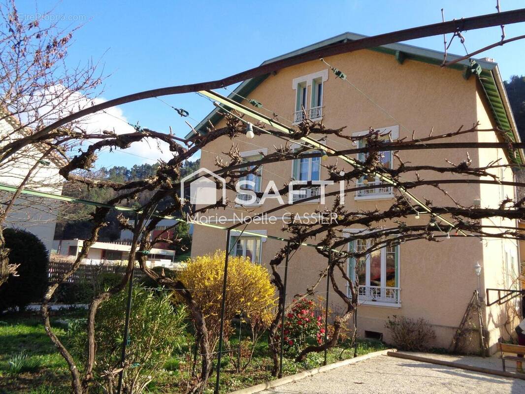 Photo 1 - Maison à SAINT-SAUVEUR-DE-MONTAGUT