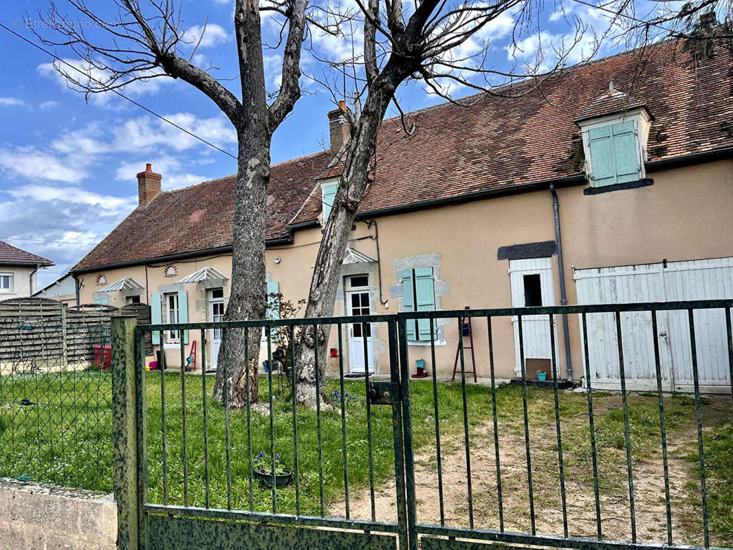 Corps de ferme avec potentiel  _ 2 logements + terrain  20 min de Moulins - photo 7