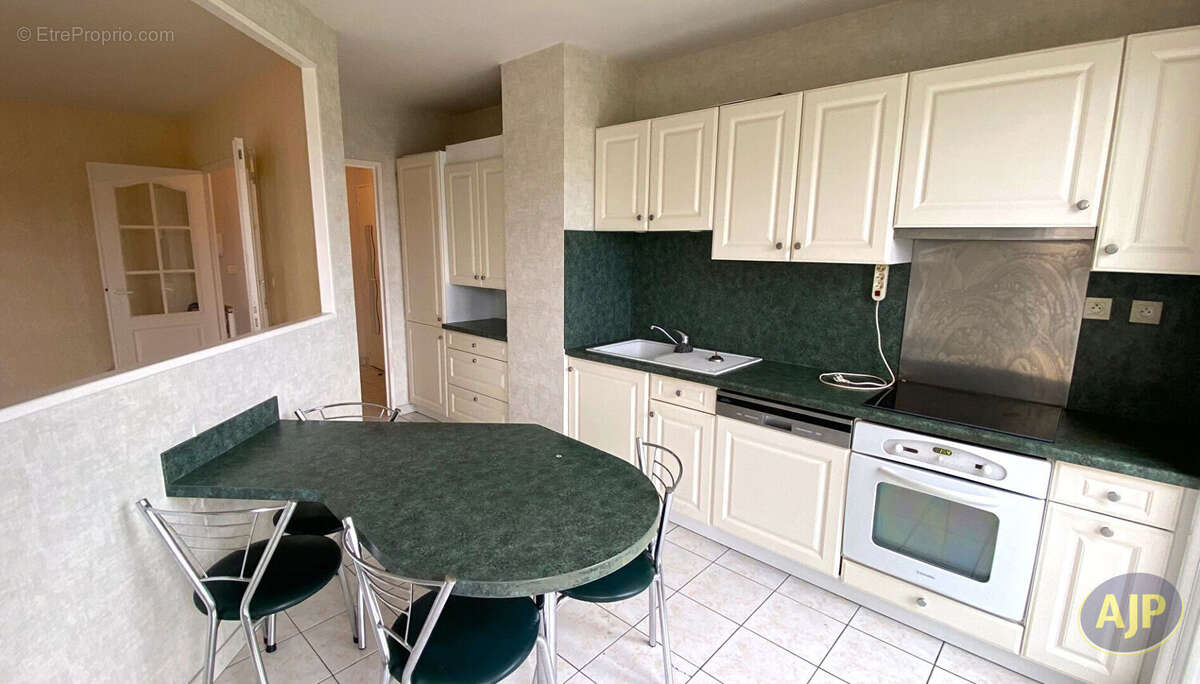 Appartement à MONTREUIL-JUIGNE