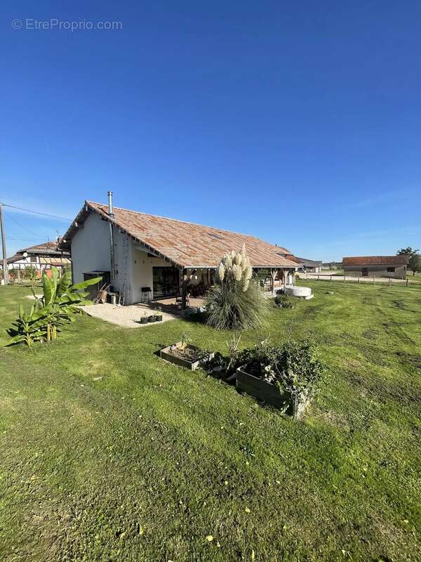 Maison à VARENNES-SAINT-SAUVEUR