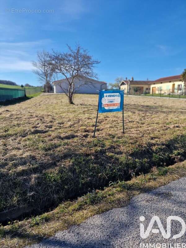 Photo 2 - Terrain à SAINT-VICTOR-ROUZAUD