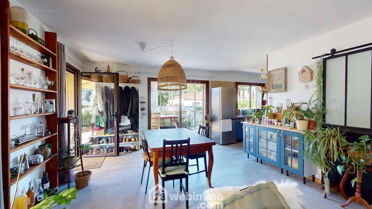 Venez découvrir une ambiance paisible pour cette maison de caractère.