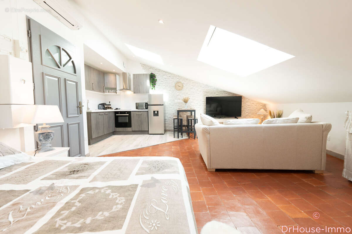 Appartement 340 m² à Riez  - photo 3