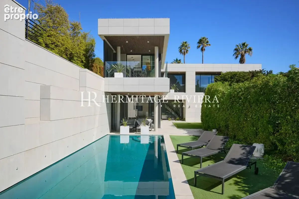 façade 2 of contemporary villa for sale in Nice