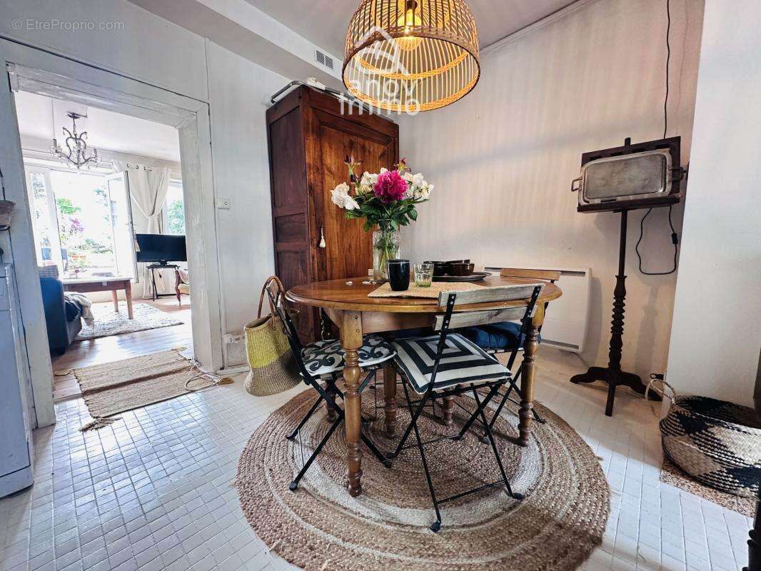Maison de charme avec jardin intime, terrasse et atelier   E - photo 4