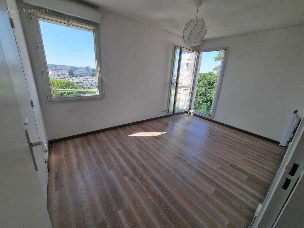 Appartement à ISSY-LES-MOULINEAUX