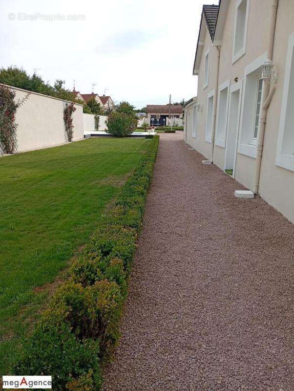 Maison 5 chambres, piscine garage cave puit - photo 3