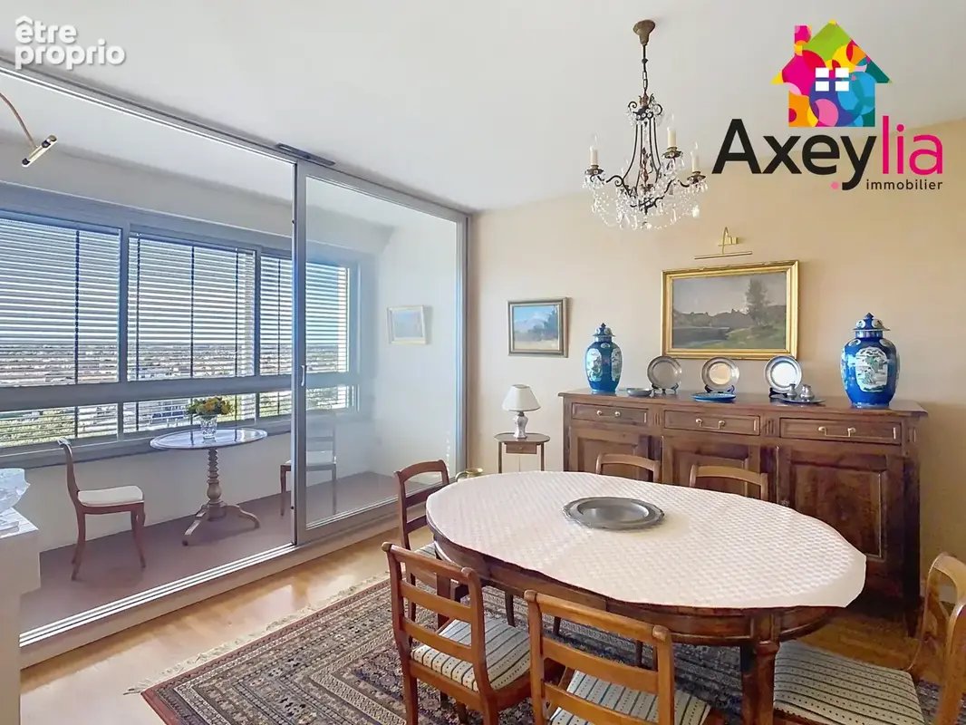A vendre- roanne hyper centre- appartement t5 avec 2 caves et place de parking sécurisé - photo 8