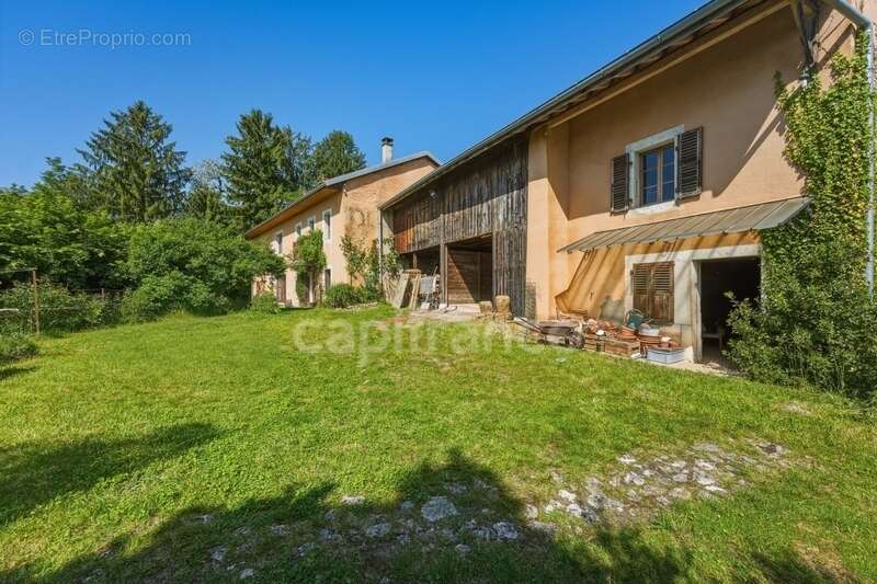 Maison à PERON