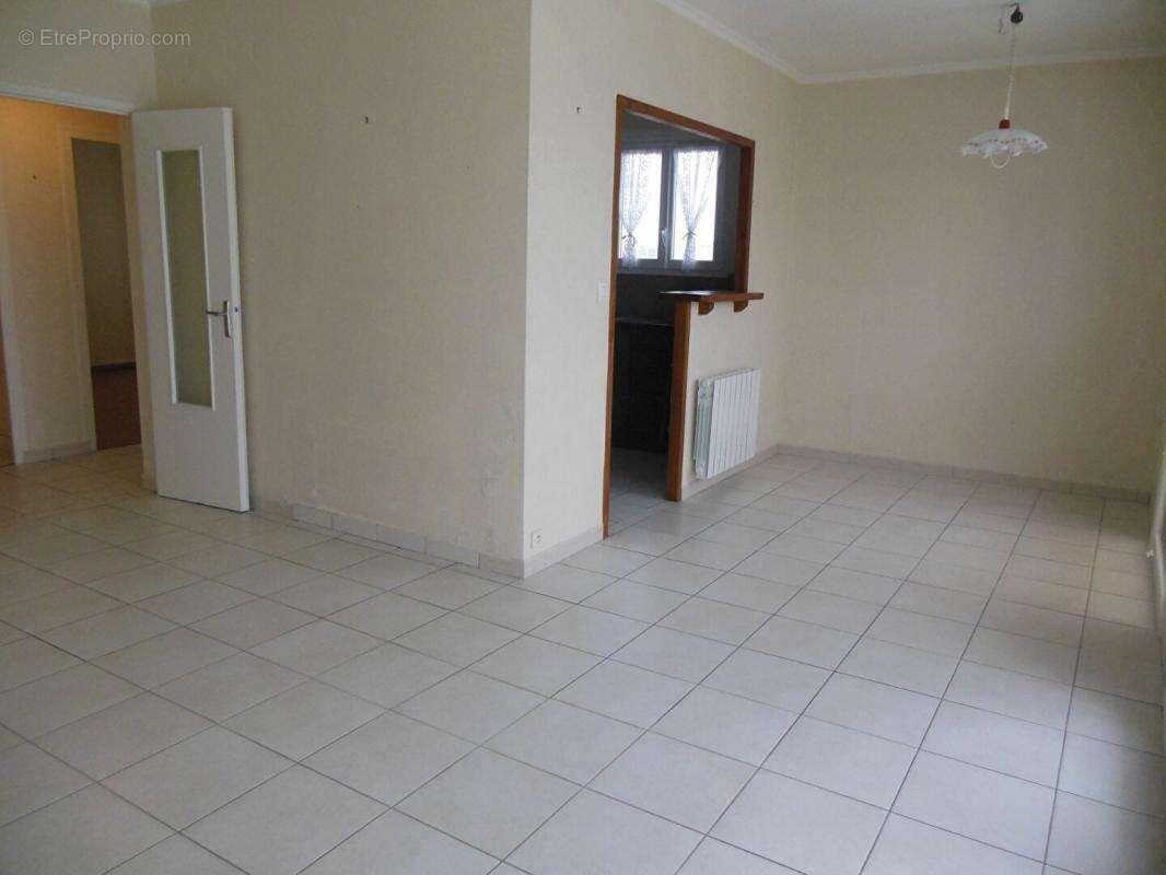 Marché central - 2 pièces 50 m2 - Balcon, Cave, Parking et Ascenseur - photo 3
