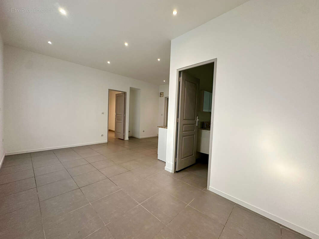 Appartement à MARSEILLE-4E