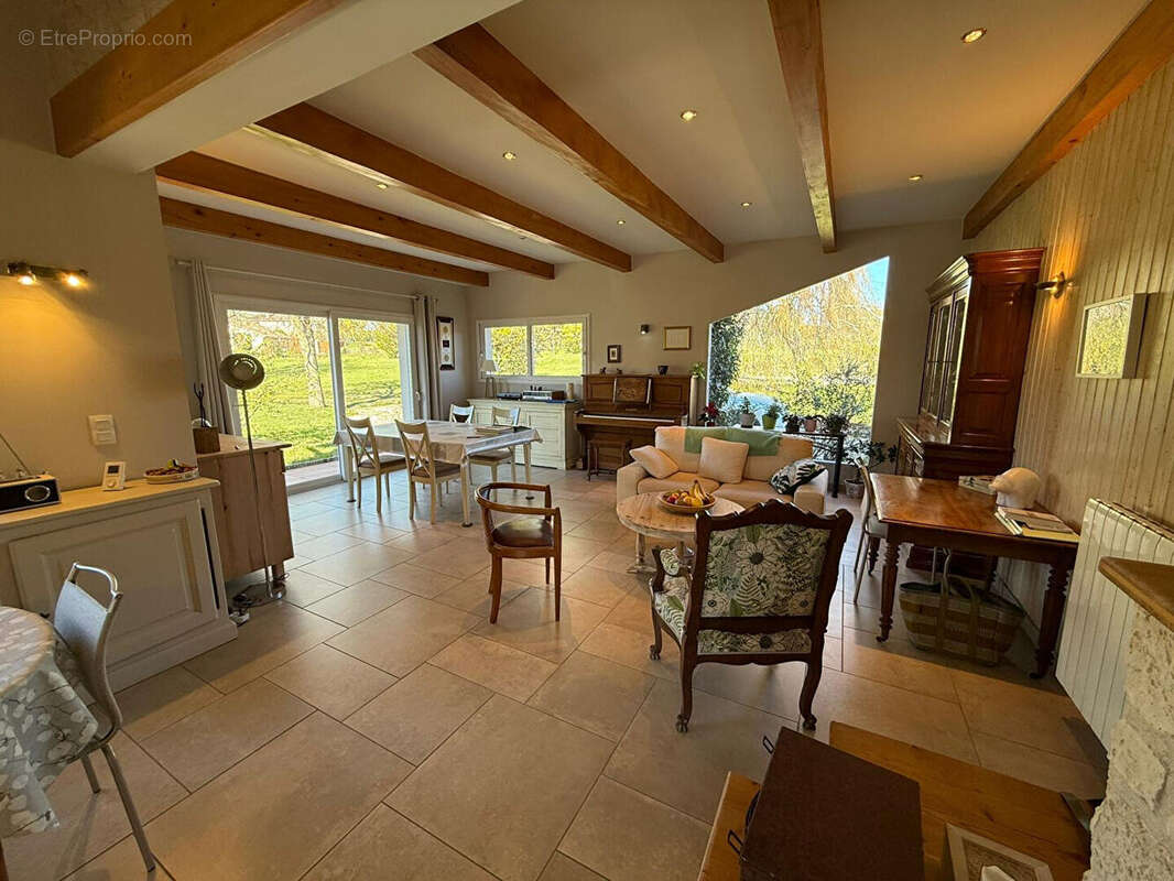 Maison à VERNOUX-EN-VIVARAIS