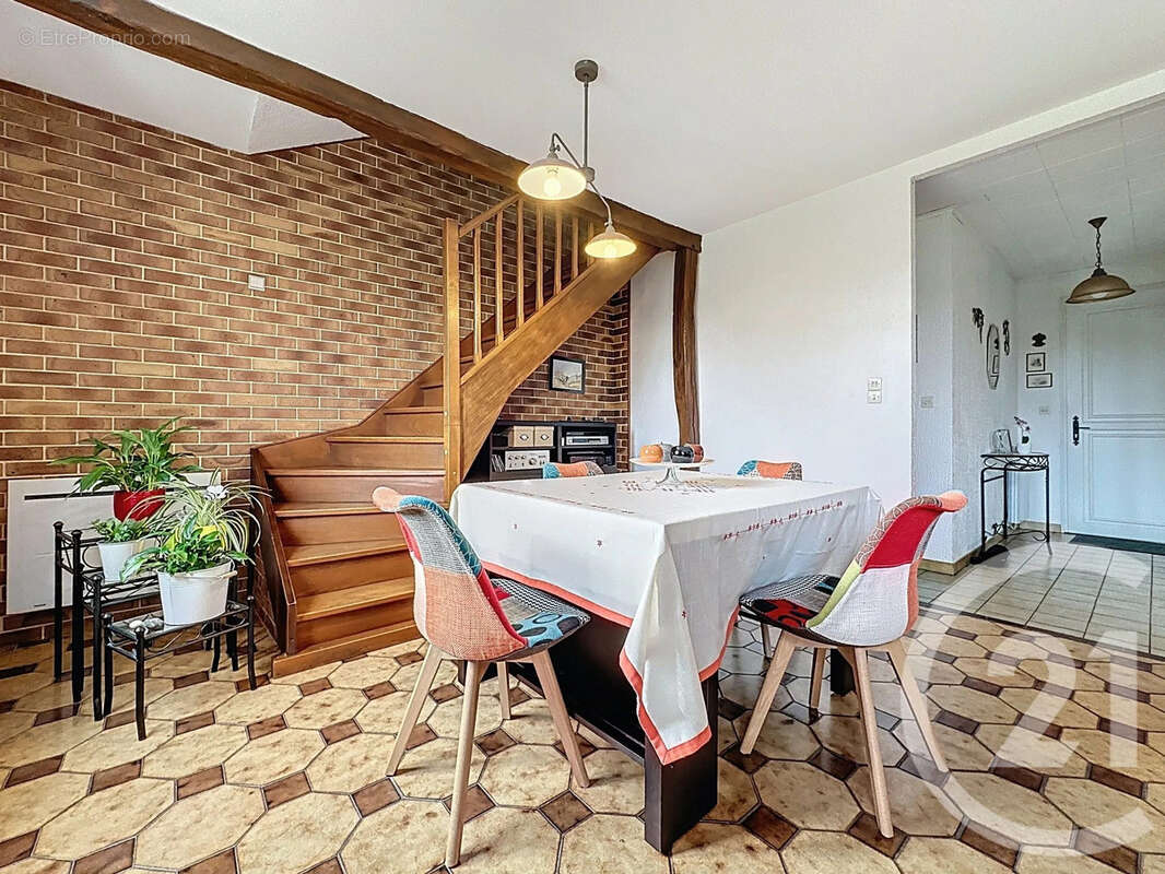 Maison à LES ECRENNES