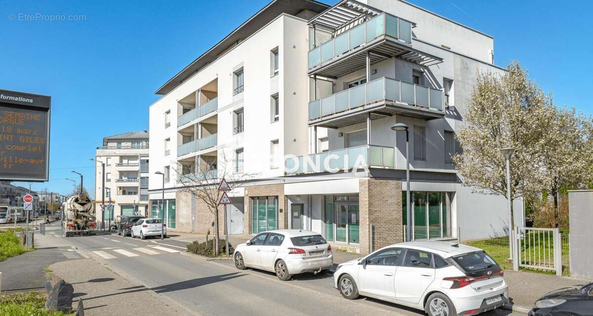 Appartement à AVRILLE