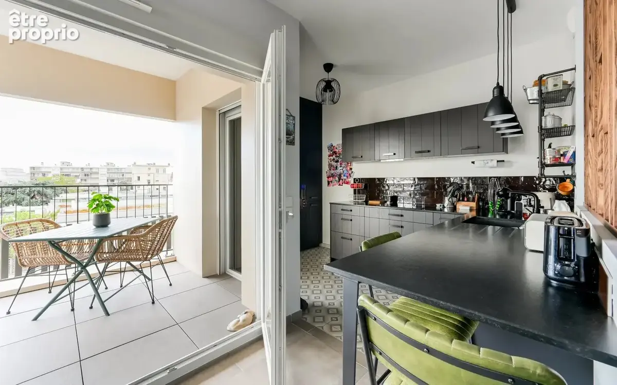 Lyon 8 - 74m² - 1 chambre – Terrasse – Vue Panoramique – Garage inclus - photo 2