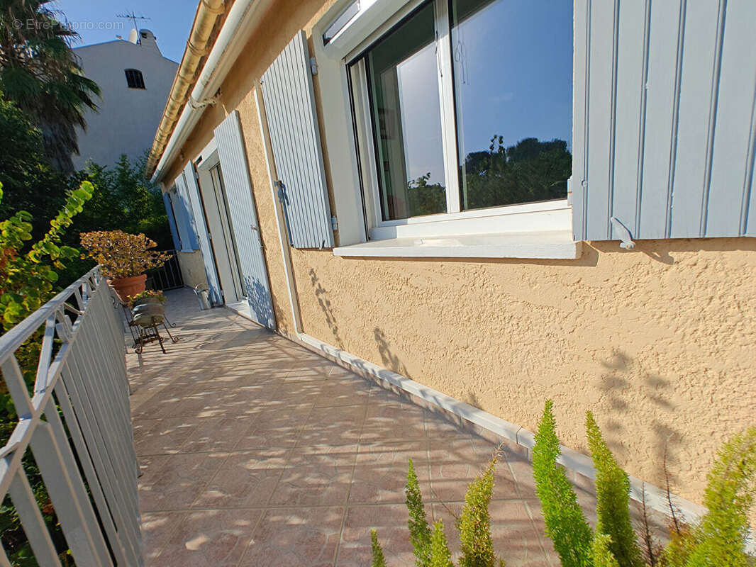 Le pradet ? superbe villa rénovée de 130 m² (t5 de plain-pied + t2 indépendant) sur terrain de 503m2au calme absolu, plage à pie - photo 5