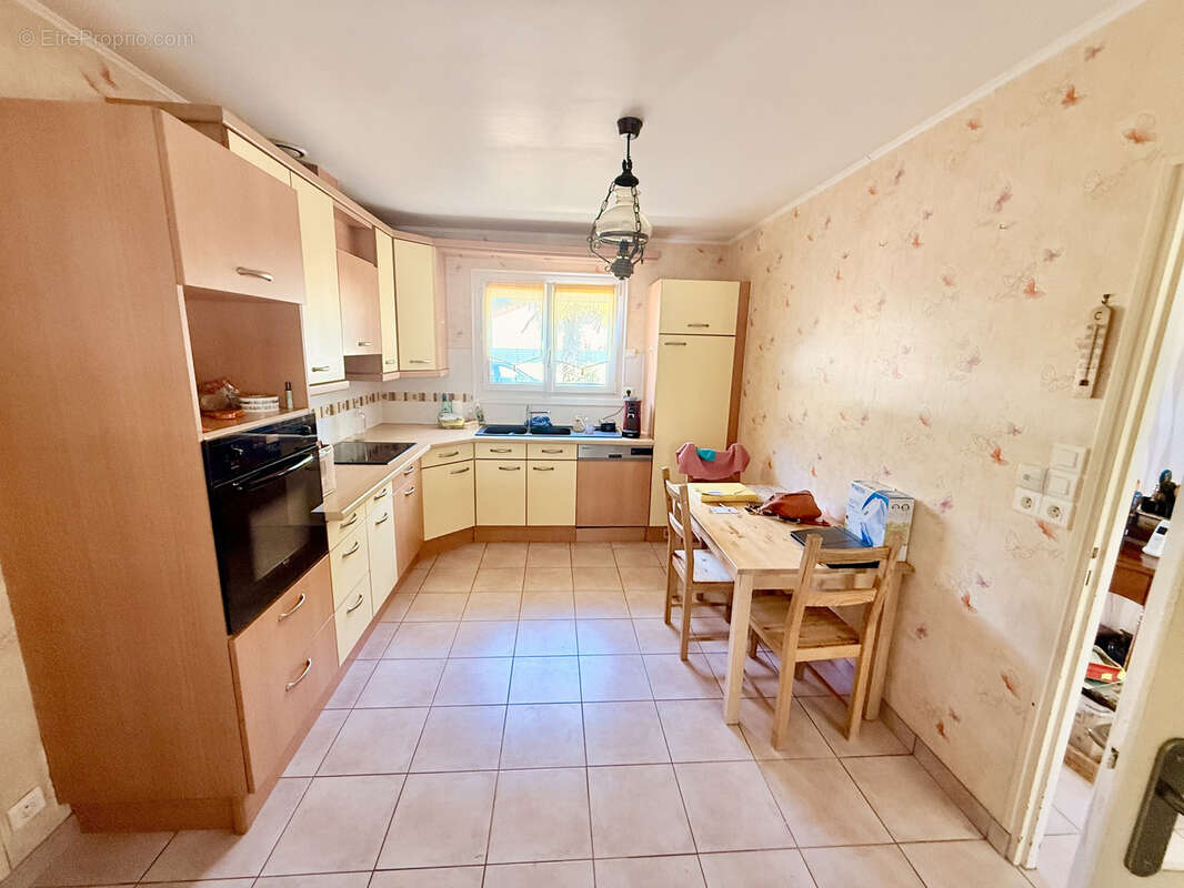 A vendre a saint aignan de grand lieu maison de 130m2 - 3 chambres + 1 bureau - photo 3