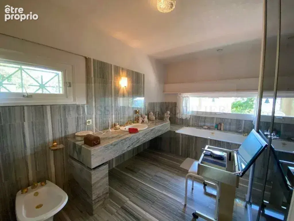 Superbe maison contemporaine avec piscine, terrasse et terrain de 1ha 77a 83ca m² - photo 14