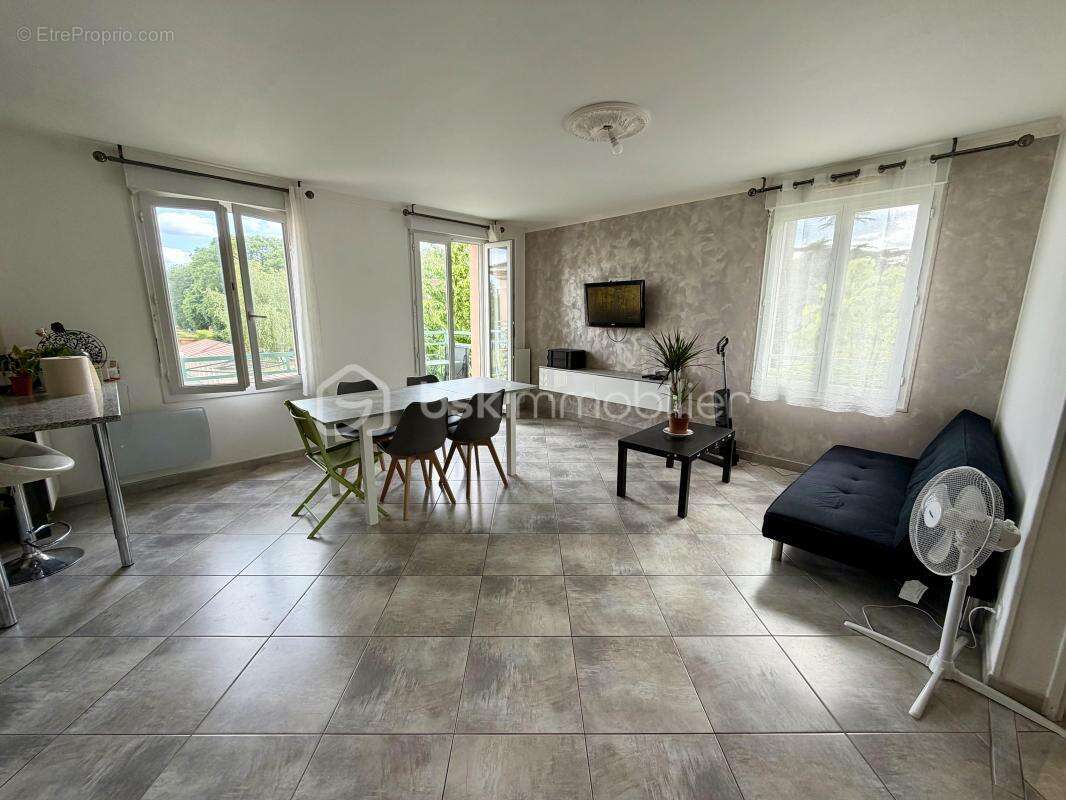 Appartement à SAINT-PIERRE-DU-PERRAY
