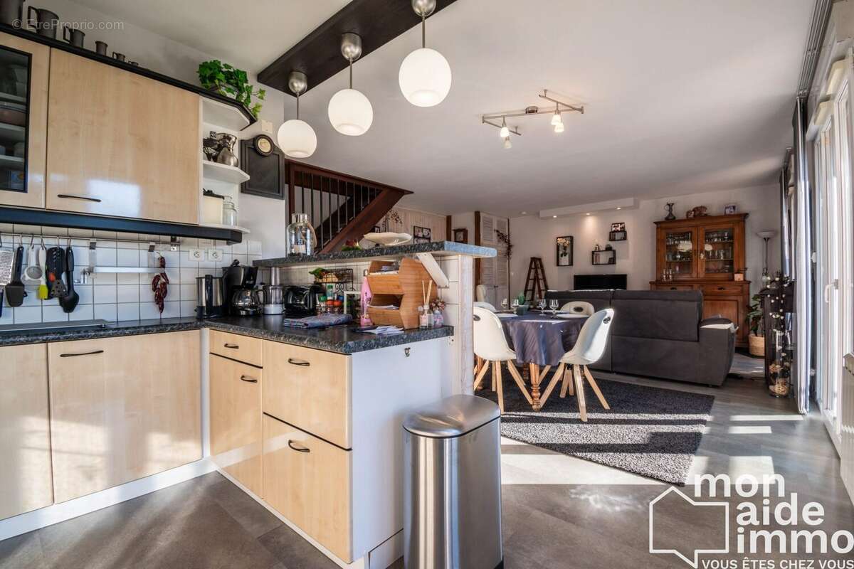 Appartement à ONET-LE-CHATEAU