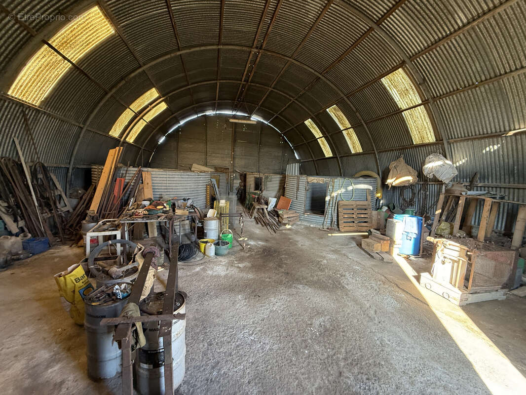 Autre à SAINT-VICTOR-ET-MELVIEU