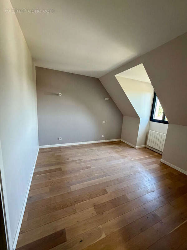 Vauhallan - Maison de 3 chambres + bureau avec terrasse et jardin - photo 8