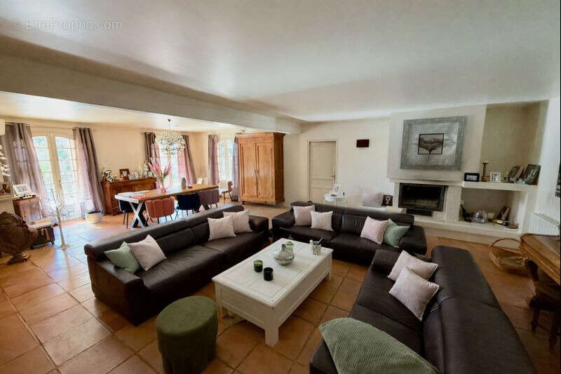 Maison à SUZE-LA-ROUSSE